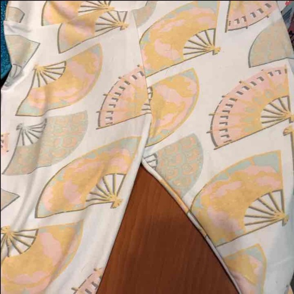 Lularoe TC leggings - Picture 3 of 3